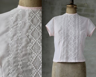 1950's Vintage Pale Pink Blouse with Embroidery//Short Sleeves//Size M