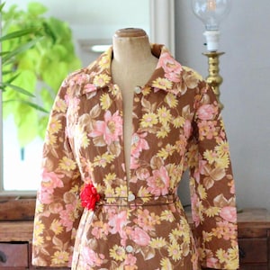 1960s Brown Quilted Robe with Large Pink and Yellow Flowers //Light Coat//Size M/L