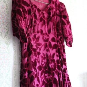 1930s 1940s Vintage Dark Purple Chiffon Dress with Velvet Flowers // Evening Gown // Short Sleeves // Size S/M