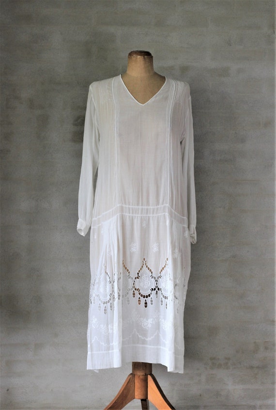 1920s White Cotton Dress with Embroidery // Underdres… Gem