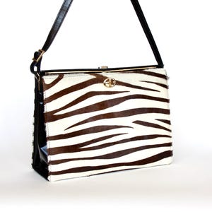 Bolsa de ombro grande Bon Goût em couro com estampa de zebra, década de 1960/70 // Design dinamarquês/Fabricada na Dinamarca, Copenhague // Fornecedora da Corte Real