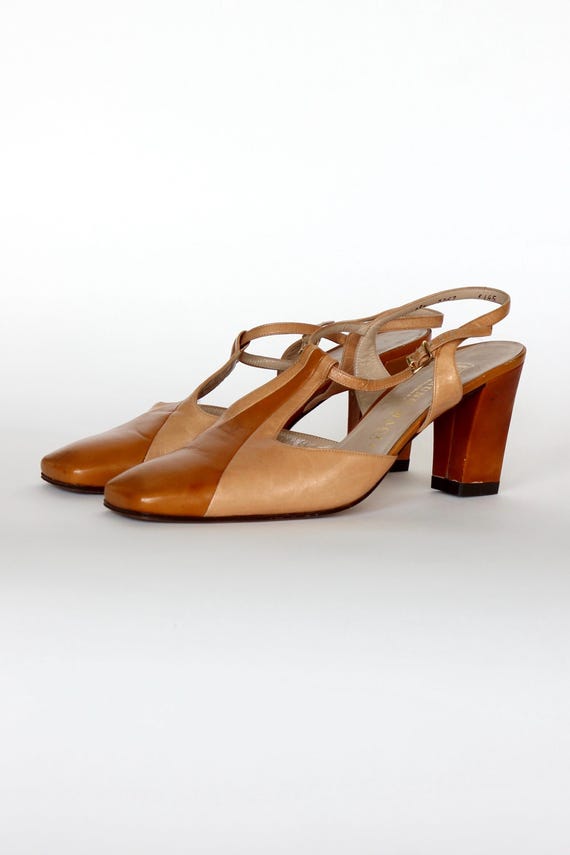 1960s Vintage Bruno Magli Beige and Brown Womens Shoes  display picture 1