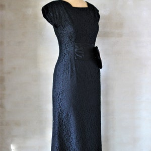 1950s Black Lace Pencil Dress with a Large Pink Bow//Size S/M image 6