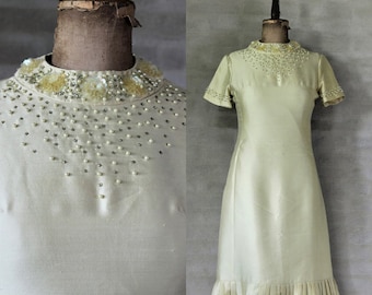 1960s Pale yellow raw silk dress with sequins, beads and faux rhinestone//Size M