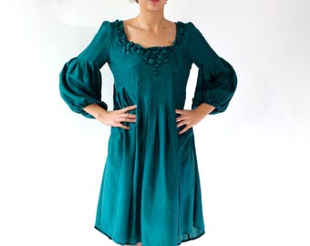 Vintage Green Silk Dress with Fabric Buttons // Puff Sleeves // Danish Design // Rützou // Size M