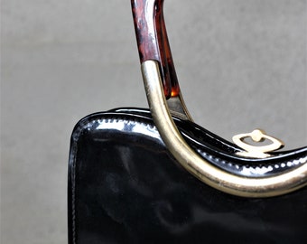 1960s CARA Black Patent Leather Handbag with Faux Tortoise Handel//Made in US