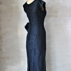 1950s Black Lace Pencil Dress with a Large Pink Bow//Size S/M image 10