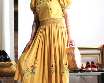 1930s 1940s Hungarian Peasant Hand Embroidered Short Sleeve Yellow Dress//Size S