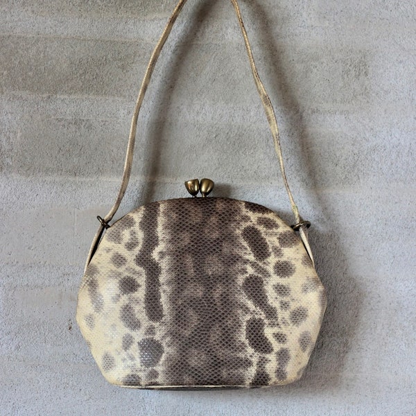 Cute 1940s Vintage Faux Reptile Hand Bag With Golden Closure//Top Handle//Vegan.