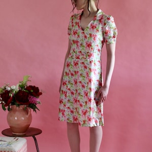 Y2K Vintage Does 1930s White Silk Dress with Flower Print // Copenhagen, Baum und Pferdgarten // Size S