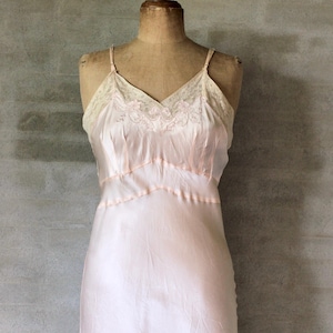 1930s 1940s Vintage Pale Pink Rayon Slip Dress // Straps // Lace and Embroidery // Size M.