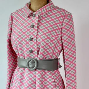 Abrigo de diseño de los años 60 con estampado de arlequín // Con cinturón // Rosewin // Talla L