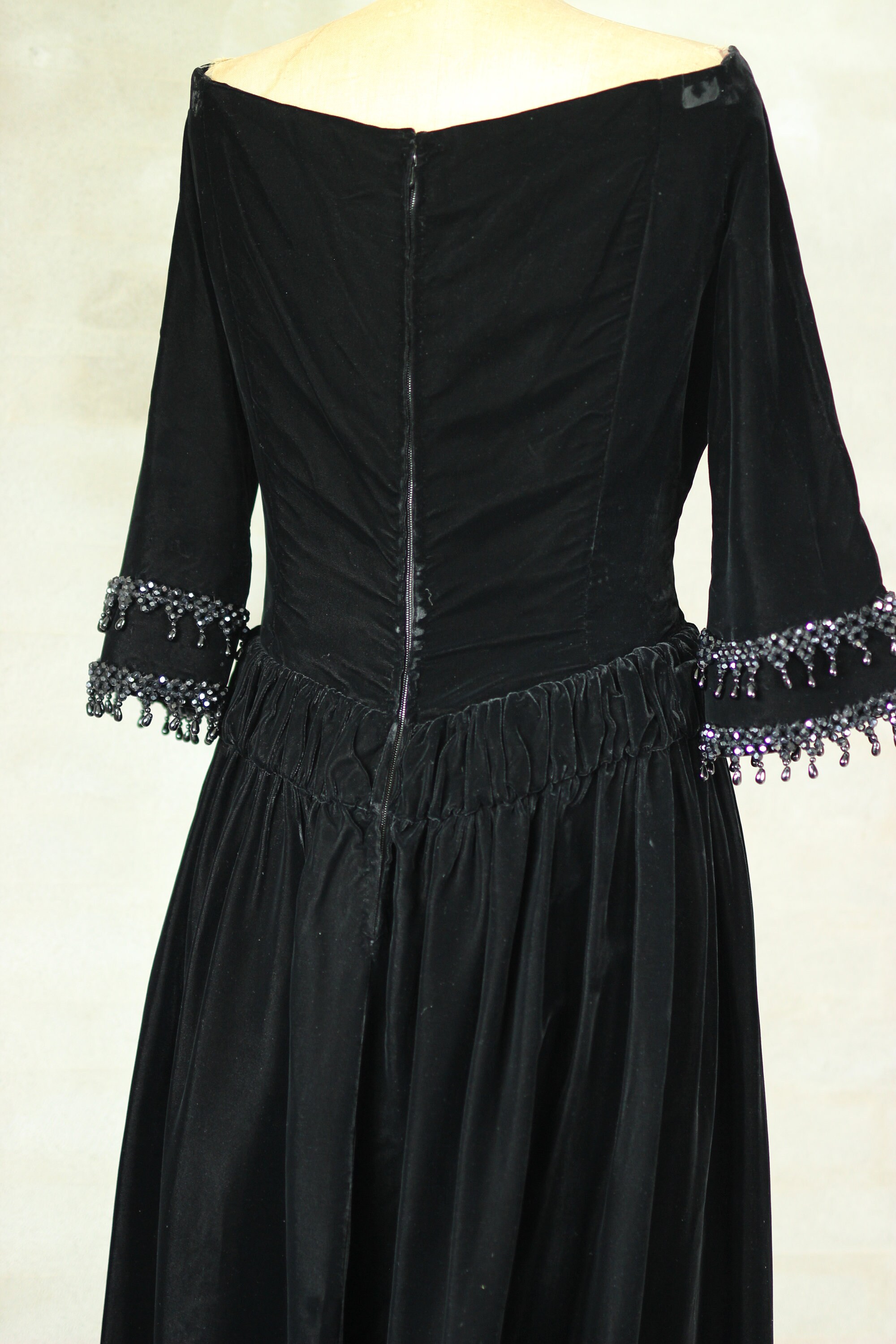 Small 1950s Black Velvet Cocktail Dress Winter Holiday Long Sleeve Timeless LBD