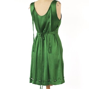 Vintage Green Silk Dress // Decorated with Fabric Buttons and Mother of Pearl Buttons // Sleeveless //Size M/L