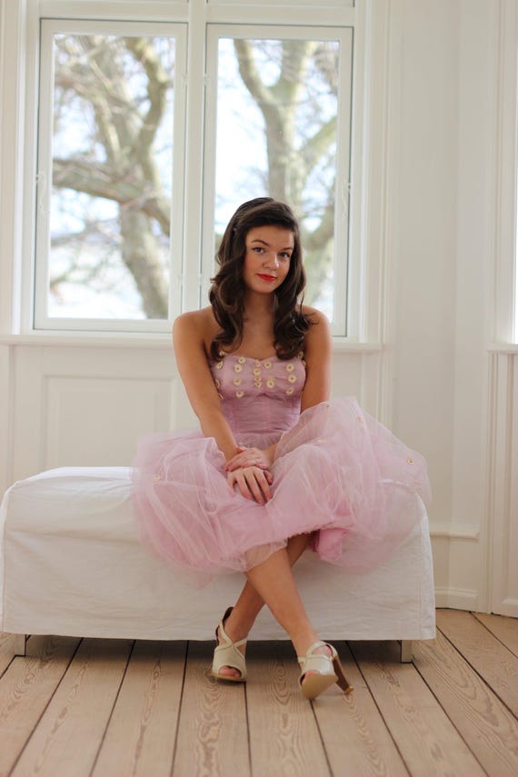 vintage pink tulle dress Dusty Pink Tulle Gown, Ruffle Tulle Dress For Photoshoot, Boudoir Dressing Gown, Old Hollywood Gown, Pink Maternity Dress, Fall Fashion