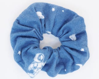 Coletero de franela azul suave con estampado espacial de astronauta blanco