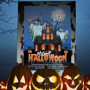 Puede incluir: Un cartel de Halloween con una casa embrujada, fantasmas y una luna llena. Las palabras "NIGHT HALLOWEEN" están en la imagen. Calabazas iluminadas en primer plano, creando una atmósfera espeluznante.