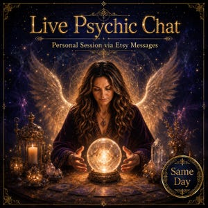 Puede incluir: Ilustración de una mujer con una túnica morada con alas de ángel, mirando una bola de cristal brillante. Se muestra el texto "Live Psychic Chat" y "Personal Session via Etsy Messages". La imagen tiene un tema místico con una insignia de "Same Day".