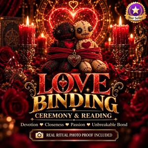 Könnte beinhalten: Zwei kleine Puppen, eine schwarze und eine beige, sind mit einer roten Kordel und einem herzförmigen Anhänger verbunden. Der Text lautet LOVE BINDING CEREMONY & READING, Devotion, Closeness, Passion, Unbreakable Bond und REAL RITUAL PHOTO PROOF INCLUDED.
