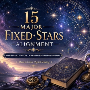 Può includere: Una lettura digitale intitolata 15 Major Fixed Stars Alignment che presenta un libro blu scuro con disegni celesti dorati, una piccola bussola e una sfera di cristallo. Lo sfondo mostra un cielo stellato sopra un paesaggio con il testo Personal Stellar Matrix, Royal Stars, Premium PDF Grimoire e Made to Order Digital Reading.