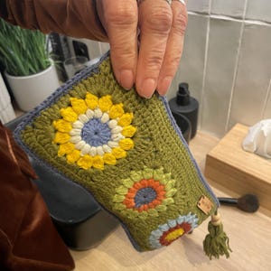 Borsa per il trucco all'uncinetto Granny Squares, Borsa per il trucco boho all'uncinetto, Borsa per il trucco retrò all'uncinetto, Borsa per il trucco all'uncinetto verde oliva