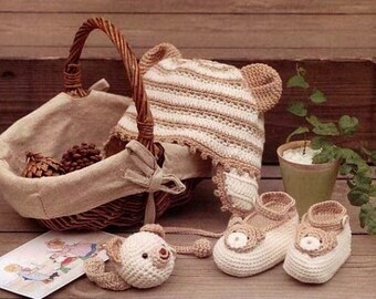 Conjunto de crochê para bebê: chapéu de urso, botinhas e brinquedo (padrão em PDF)