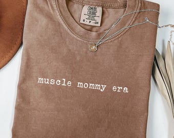 Muscle Mommy Tshirt, Gym Shirt for Women Weight Lifting Gift, Gym Sweatshirt for Wife Mom, Gym Tee for Women, Workout Tshirt Muscle Mama