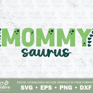 Cursiva verde do dinossauro do Saurus da mamã | 365 | Download de arquivo digital | SVG EPS PNG dxf | Camisas de família de aniversário de Dino
