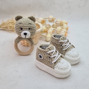 Chaussures tricotées pour bébé, baskets au crochet, chaussons bébé, cadeau naissance, cadeau baptême, cadeau baby shower, cadeaux naissance image 2