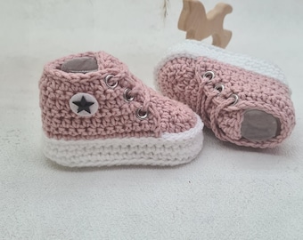 Knitted shoes for babies, baby booties, newborns, baby shoes from 0-3,3-6,6-9,9-12 months, gift, baptism, birthday, sneakers.