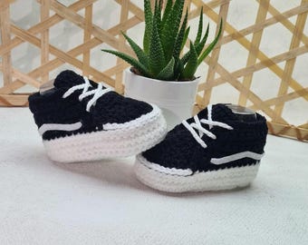 Knitted shoes for babies, baby booties, newborns, baby shoes from 0-3,3-6,6-9,9-12 months, gift, baptism, birthday, sneakers.