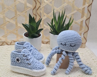 Knitted shoes for babies, crocheted sneakers, baby booties, newborn gift, christening gift, baby shower gift, birth gifts