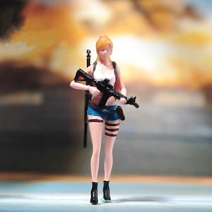Model Art/Girl with Gun/1:64/87 Miniature Model/Creative Scene/Macro Photography/Moss Decoration/Mini Resin Model