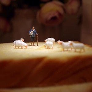 ModellerKunst/1:87 miniature model/shepherd and his flock/creative photo scene