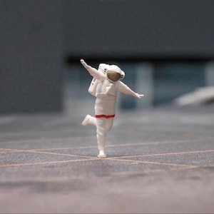 1:64 Miniature Model Creative Scene Macro Photography Astronaut Moss Decoration
