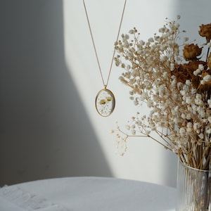 White real pressed flower necklace for women, resin necklace, dried flower jewellery gift, birthday gift for her, pendant necklace for women