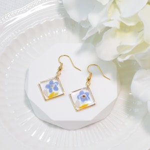 Forget me not dried flower earrings, handmade pressed flower epoxy resin earrings, dangle drop earring, floral earring,perfect gift for her