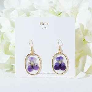 Echte Violette getrocknete Blumen Ohrringe, handgemachte gepresste Blumen Epoxidharz Ohrringe, Blumen Ohrhänger, Geburtstagsgeschenk für Sie