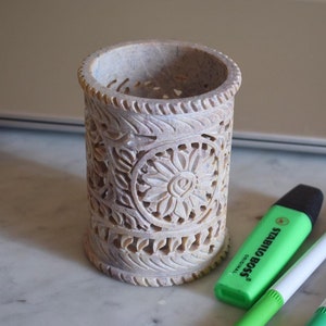 Handcrafted pen stand carved from stone, handicraft home decoration soapstone carved