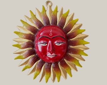 Målad metall solväggdekoration, handgjord tibetansk buddhistisk gåva (18 cm)