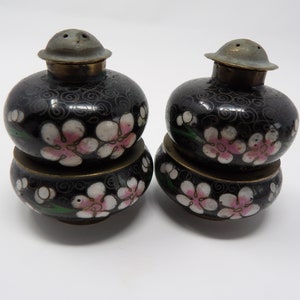Pair Vintage Enamel Salt Cellars & Pepper Shakers Black w White Flowers Brass tops on pepper shakers. Brass rims on salt cellars.
