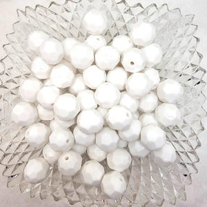 20mm Faceted White Solid Bubblegum Beads, 20mm Acrylic Gumball Beads in Bulk, 20mm Bubble Gum Beads, 20mm Chunky Necklace Jewelry Beads