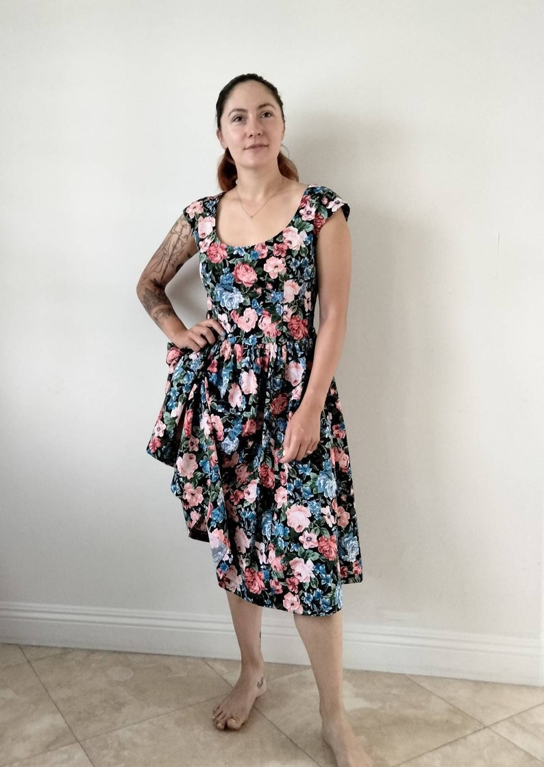 Item N 19. Summer cotton retro dress, shops size 8.