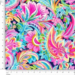 Peut inclure: Un tissu paisley vibrant sur fond bleu marine. Le motif présente des couleurs vives rose, jaune, bleu et vert dans un design floral tourbillonnant.