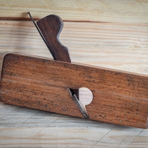 Vintage Wooden 1 1/4&quot; skew plane.