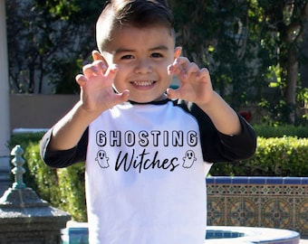 ゴースティングウィッチズ ボーイズ ハロウィン ベースボール T シャツ、キッズ ハロウィン シャツ、ハロウィン シャツ ボーイズ、パンプキン パッチ T シャツ、ボーイズ ハロウィン 服