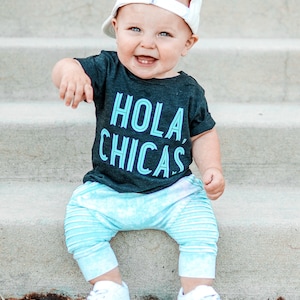 HOLA CHICAS T-shirt för småbarn, baby t-shirts för pojkar, pojkkläder, hola-tröja för pojkar 2t 3t 4t, babykläder för pojkar, spanska barntröjor för pojkar bild 4