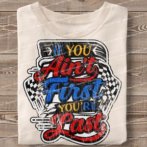 Se você não for o primeiro, será o último PNG, Design de camisa para o dia da corrida, Carro de corrida para torcida de corrida, Sublimação retrô para mamãe e papai, Equipe de corrida DTF DTG