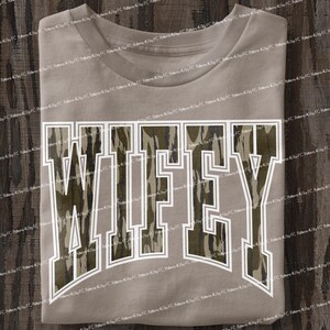 Wifey Camo, Wifey Camouflage Oude Camouflage PNG, Jacht Outdoor Sublimatie Digitaal Ontwerp Mascotte Country Shirt Design Old School Cadeau voor haar