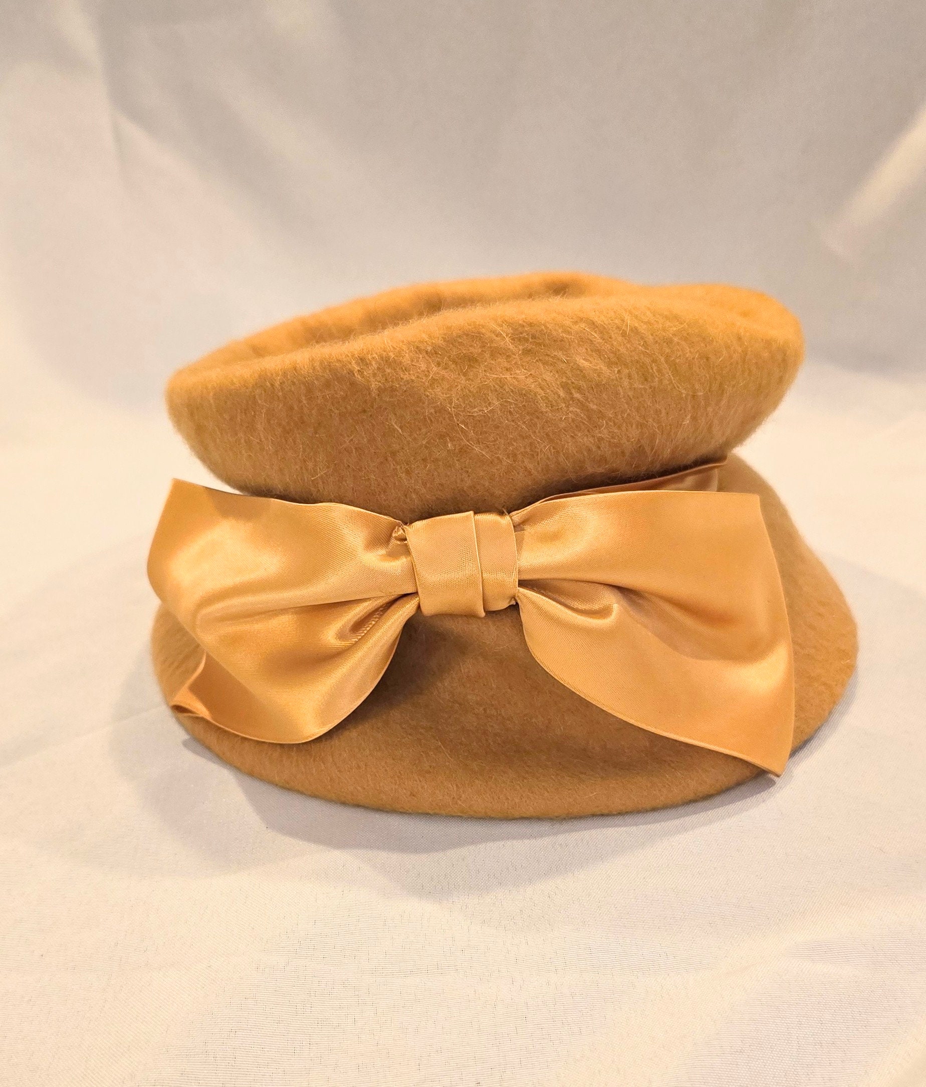 Vintage  Woman\'s Wool Hat HENRY POLLAK NEW YORK Camel Tan Bow Soleil Soi… Henry Pollak Hat - Etsy main image 4
